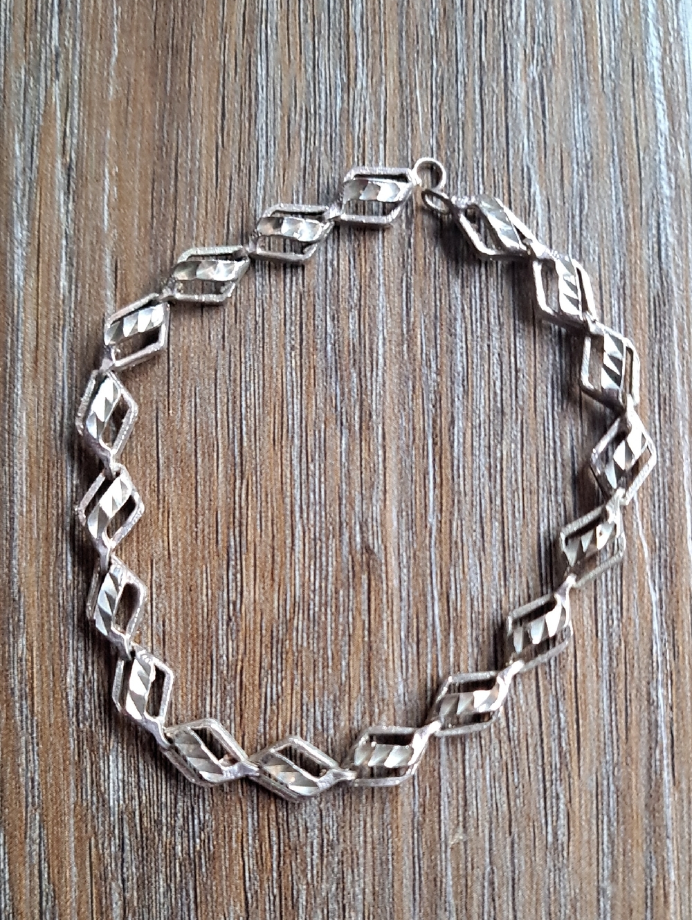 Sterling Silver MCM Diamond Cut Braclet